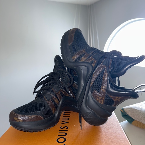 Louis Vuitton LV Archlight Sneaker - Picture 3 of 5